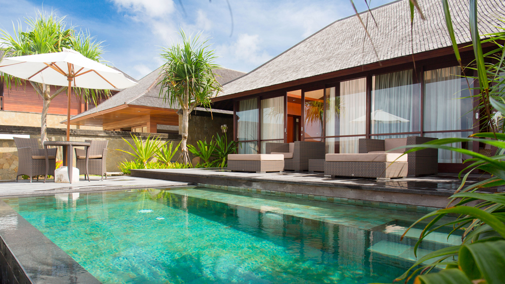 Villa Bayu Gita Beachfront - Master suite one plunge pool